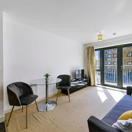 Luxe 1 Bed Flat 5 Mins To Stratford - Free Parking Daire Londra Dış mekan fotoğraf