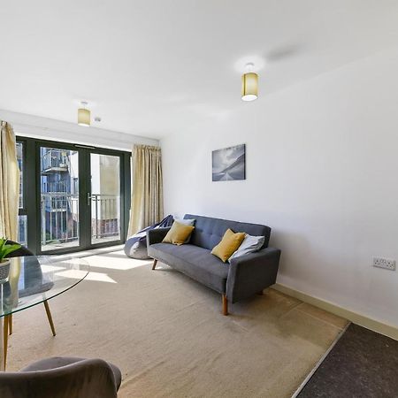 Luxe 1 Bed Flat 5 Mins To Stratford - Free Parking Daire Londra Dış mekan fotoğraf