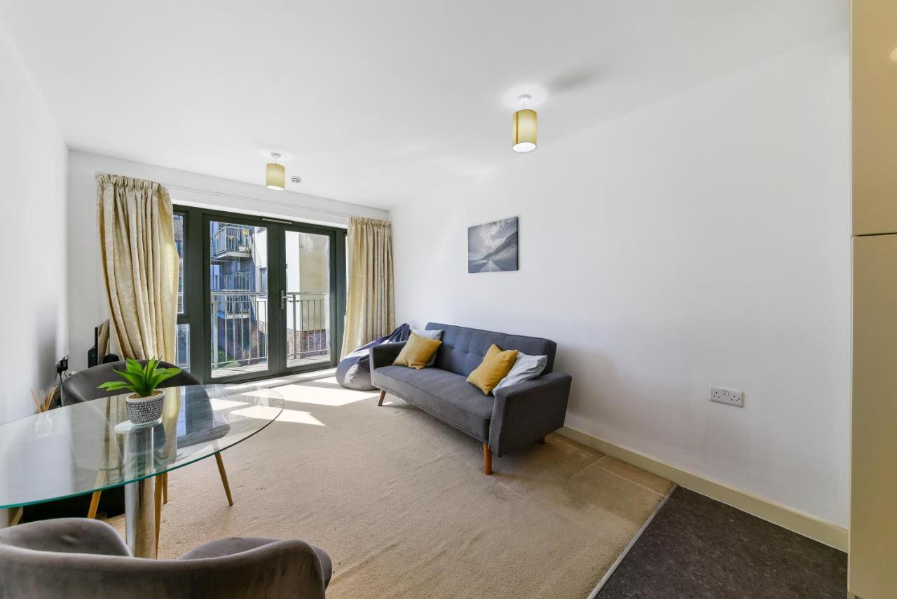 Luxe 1 Bed Flat 5 Mins To Stratford - Free Parking Daire Londra Dış mekan fotoğraf