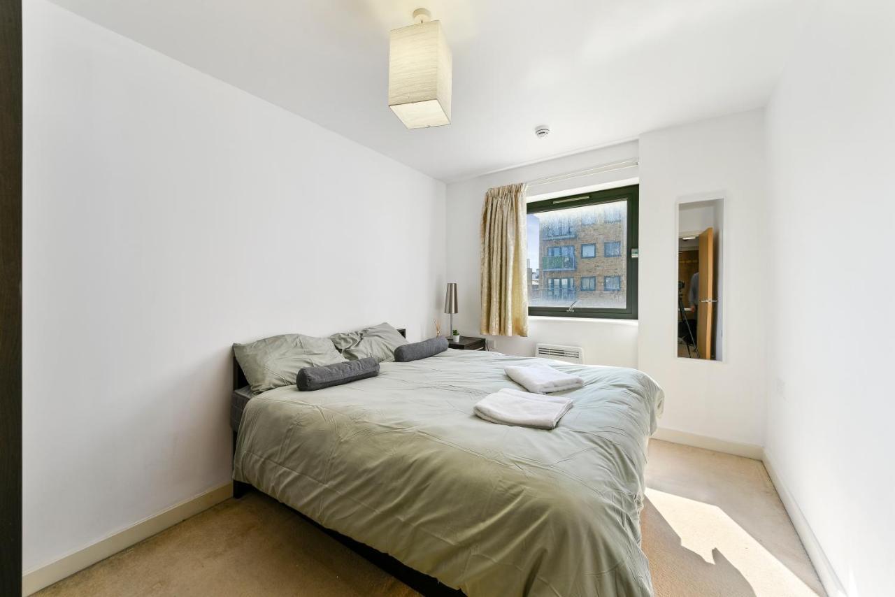 Luxe 1 Bed Flat 5 Mins To Stratford - Free Parking Daire Londra Dış mekan fotoğraf