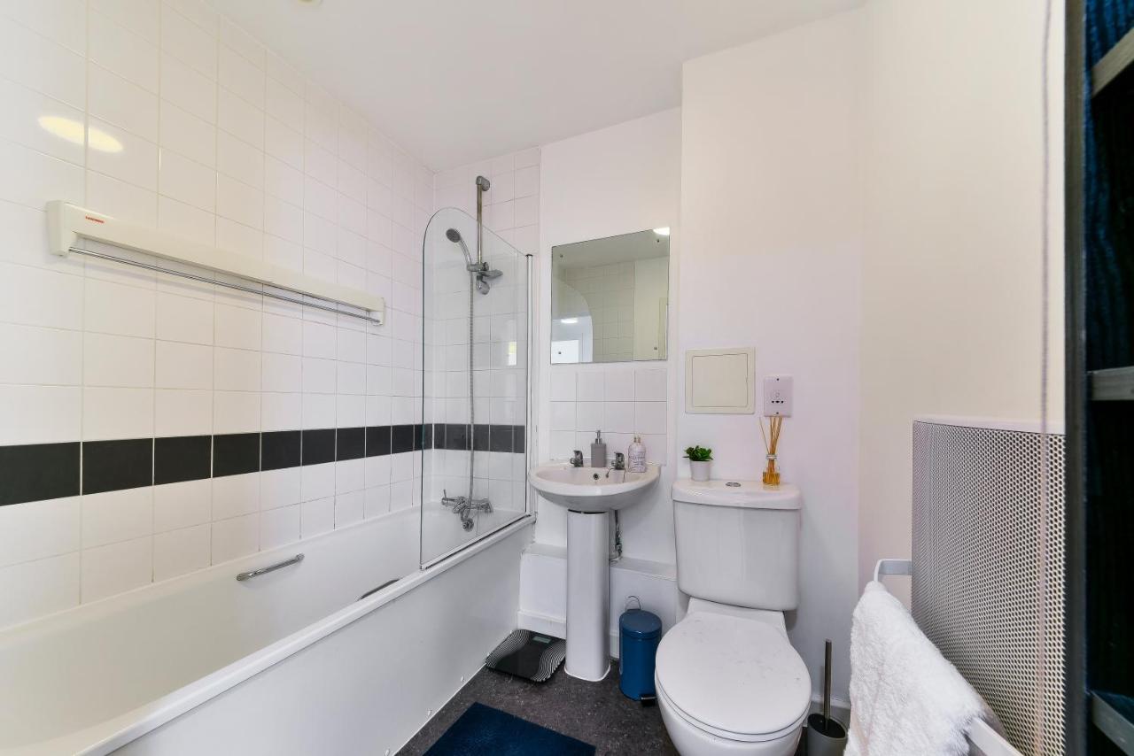 Luxe 1 Bed Flat 5 Mins To Stratford - Free Parking Daire Londra Dış mekan fotoğraf